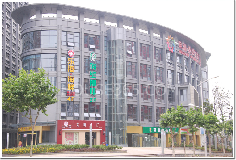 沙洲街道社区服务中心内的生活广场已经开业,大家去买