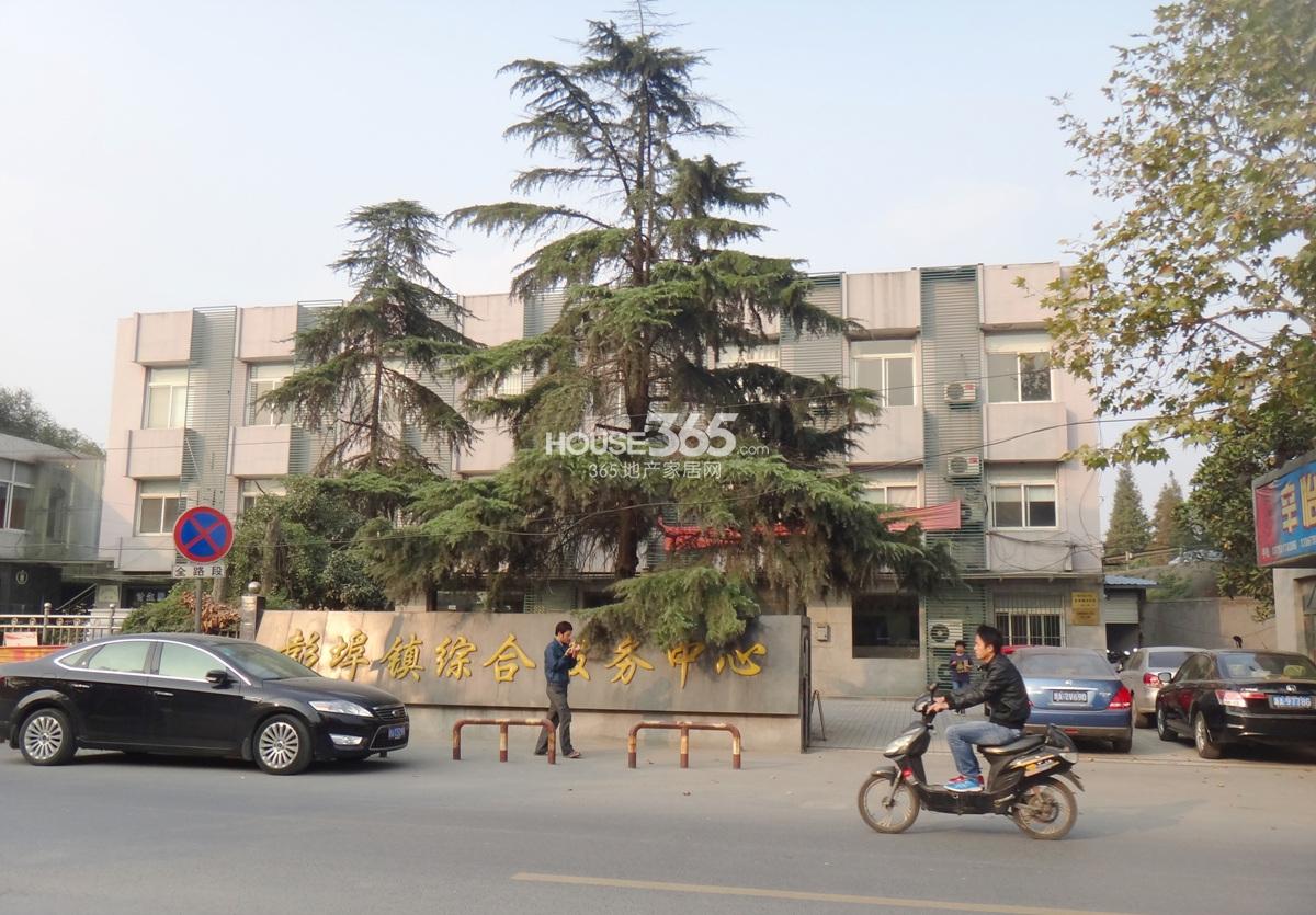 项目周边配套—明月桥路上的彭埠镇综合服务中心